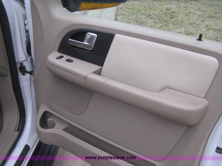 image for item B8403 2003 Ford Expedition Eddie Bauer SUV
