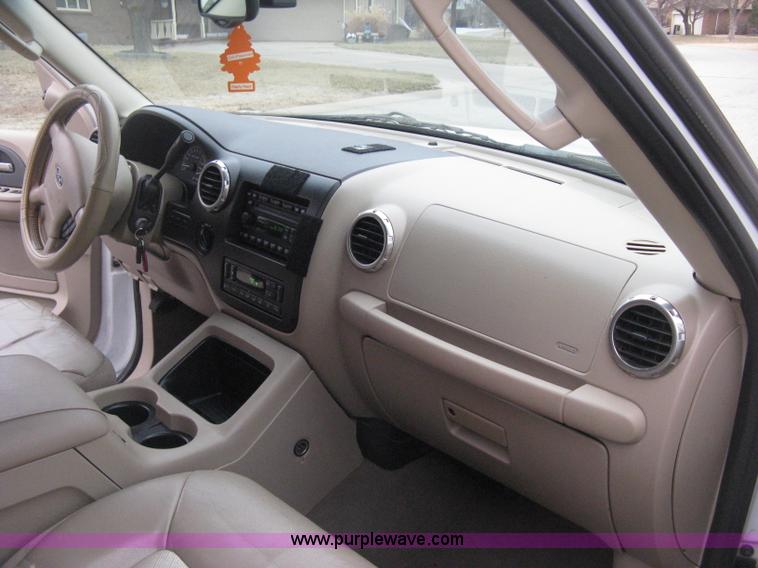 image for item B8403 2003 Ford Expedition Eddie Bauer SUV