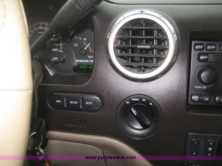 image for item B8403 2003 Ford Expedition Eddie Bauer SUV