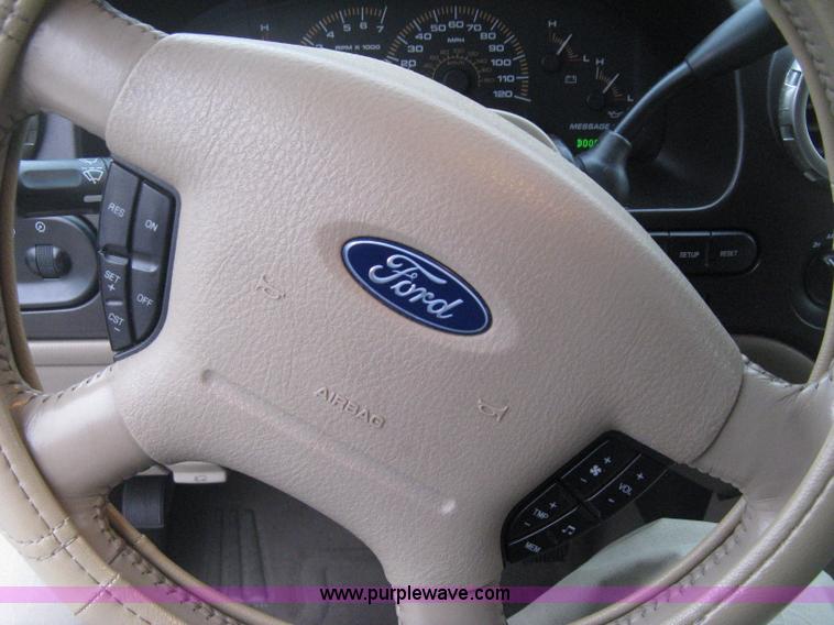 image for item B8403 2003 Ford Expedition Eddie Bauer SUV