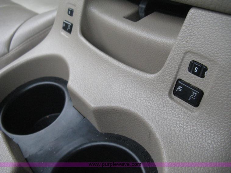 image for item B8403 2003 Ford Expedition Eddie Bauer SUV