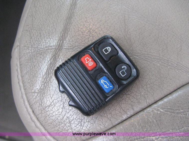 image for item B8403 2003 Ford Expedition Eddie Bauer SUV