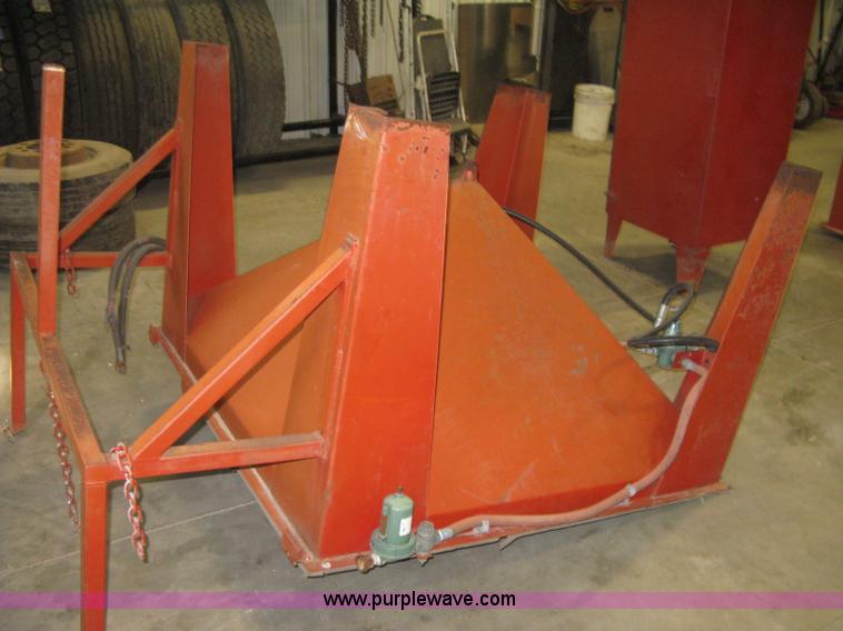 image for item B8405 Barbee 350-3 sand blast cabinet