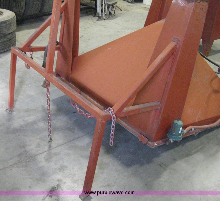 image for item B8405 Barbee 350-3 sand blast cabinet