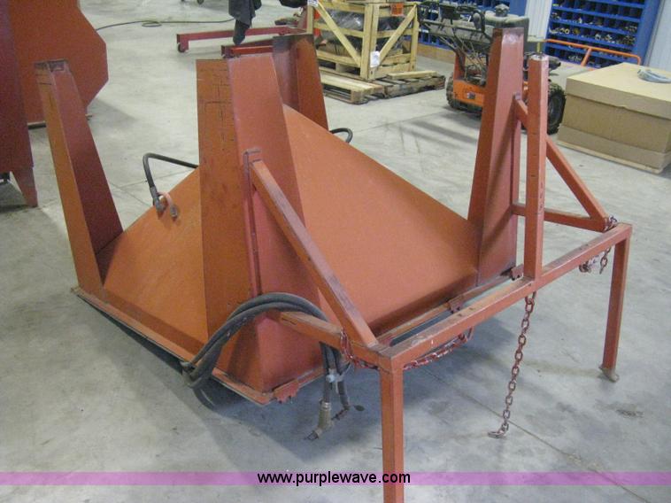 image for item B8405 Barbee 350-3 sand blast cabinet