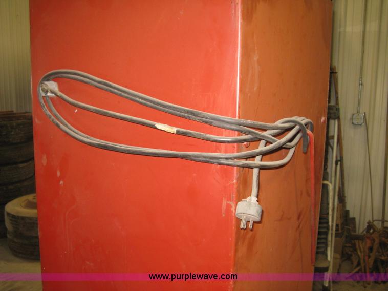 image for item B8405 Barbee 350-3 sand blast cabinet