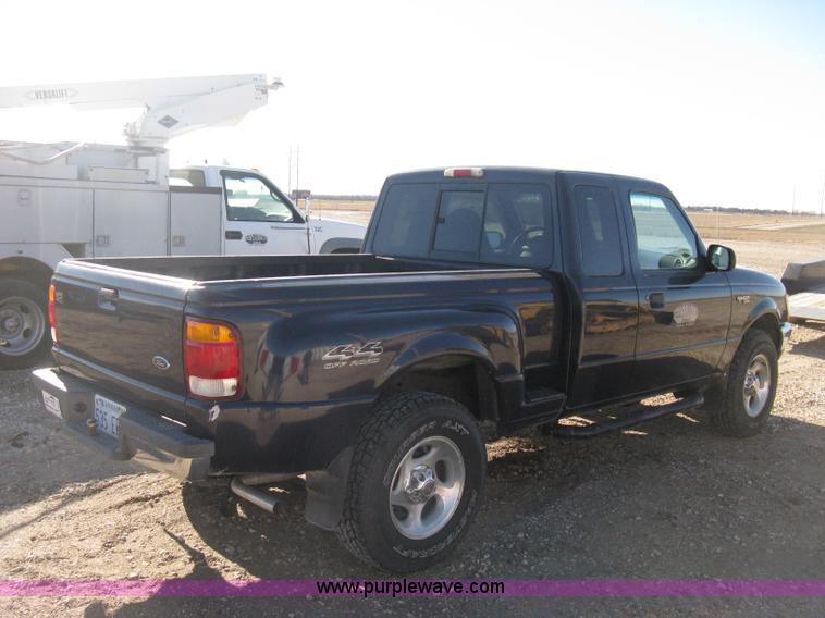 image for item B8425 1999 Ford Ranger XLT SuperCab pickup truck