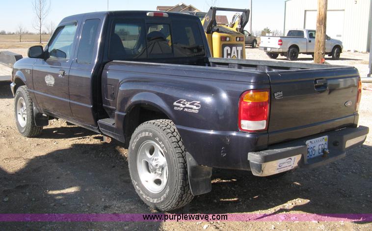 image for item B8425 1999 Ford Ranger XLT SuperCab pickup truck