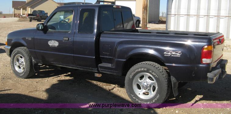 image for item B8425 1999 Ford Ranger XLT SuperCab pickup truck