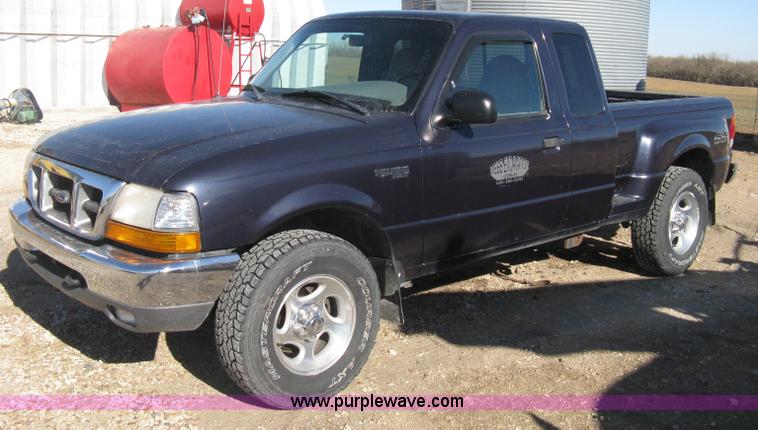 image for item B8425 1999 Ford Ranger XLT SuperCab pickup truck