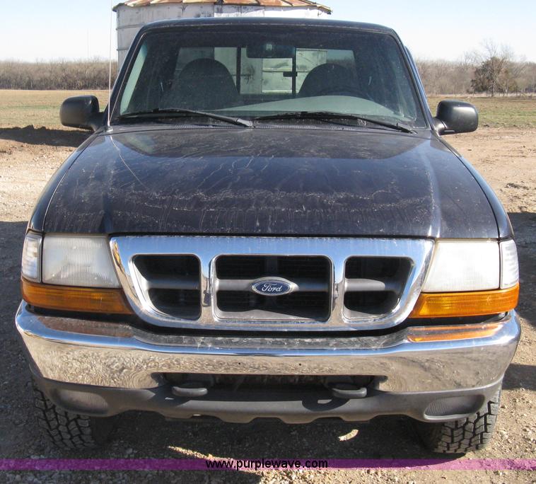 image for item B8425 1999 Ford Ranger XLT SuperCab pickup truck