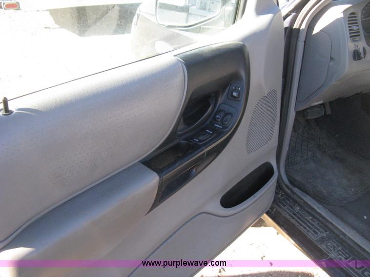 image for item B8425 1999 Ford Ranger XLT SuperCab pickup truck