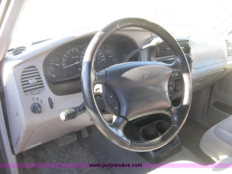 image for item B8425 1999 Ford Ranger XLT SuperCab pickup truck