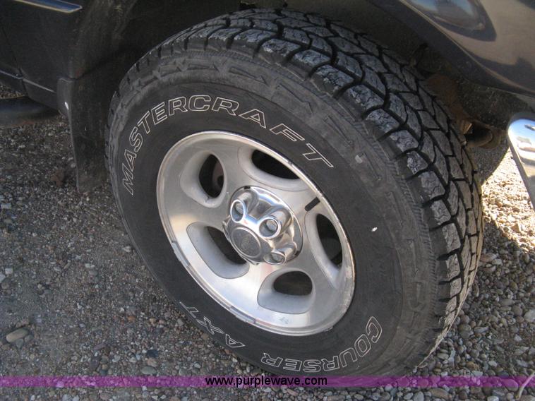 image for item B8425 1999 Ford Ranger XLT SuperCab pickup truck