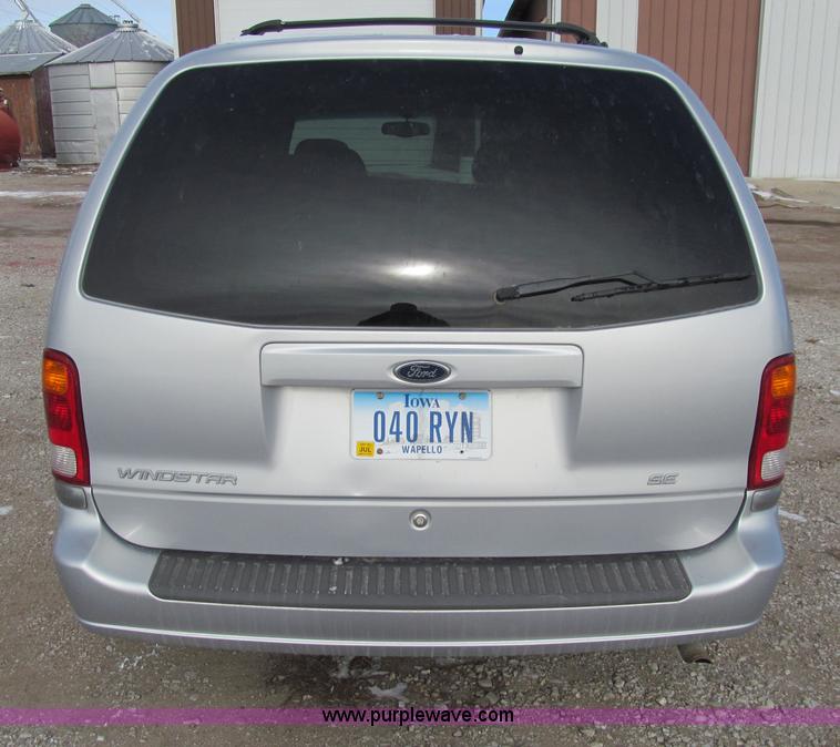 image for item D7148 2000 Ford Windstar SE van