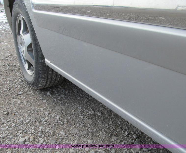 image for item D7148 2000 Ford Windstar SE van