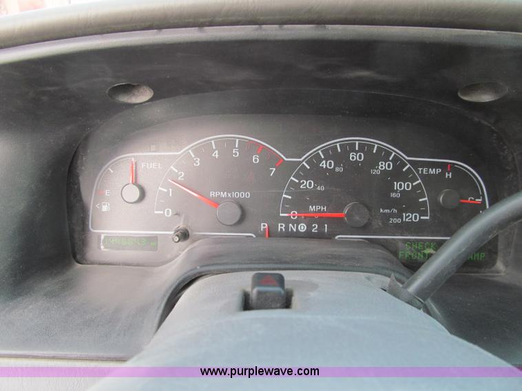 image for item D7148 2000 Ford Windstar SE van