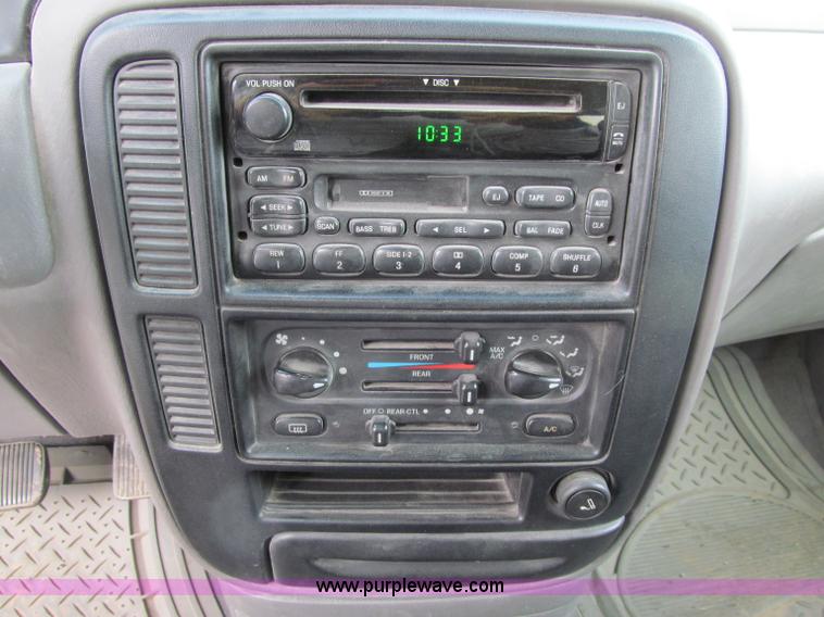 image for item D7148 2000 Ford Windstar SE van