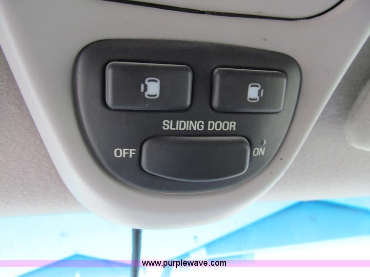 image for item D7148 2000 Ford Windstar SE van