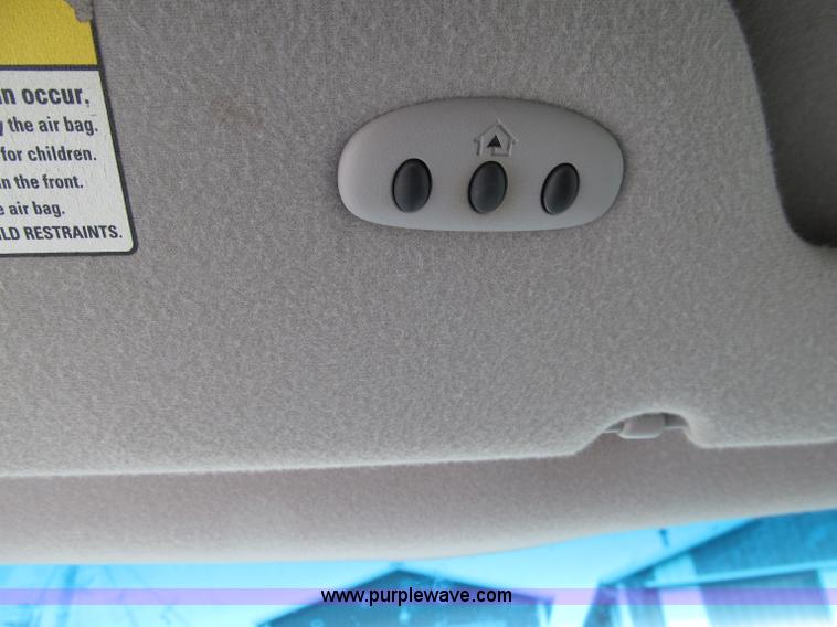 image for item D7148 2000 Ford Windstar SE van