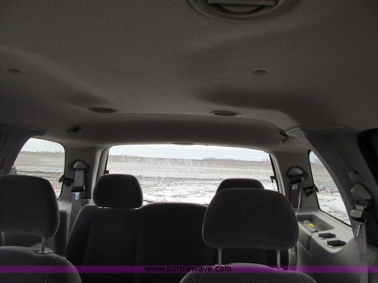 image for item D7148 2000 Ford Windstar SE van