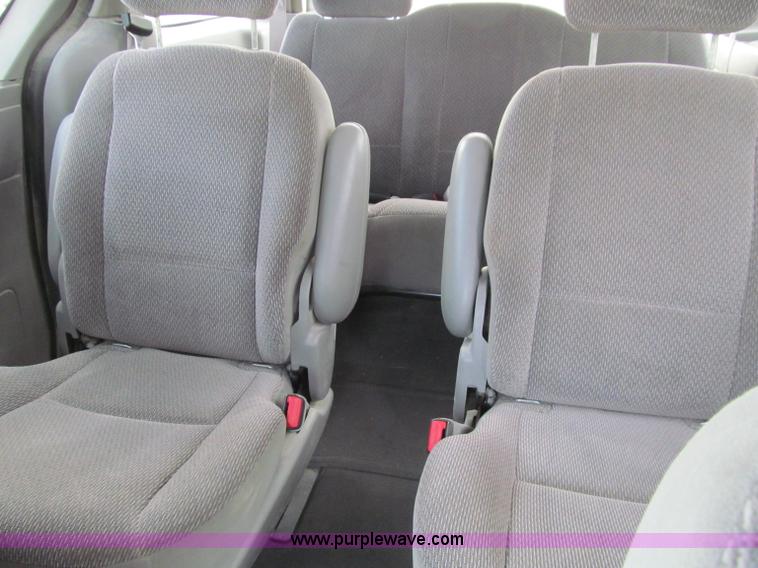 image for item D7148 2000 Ford Windstar SE van