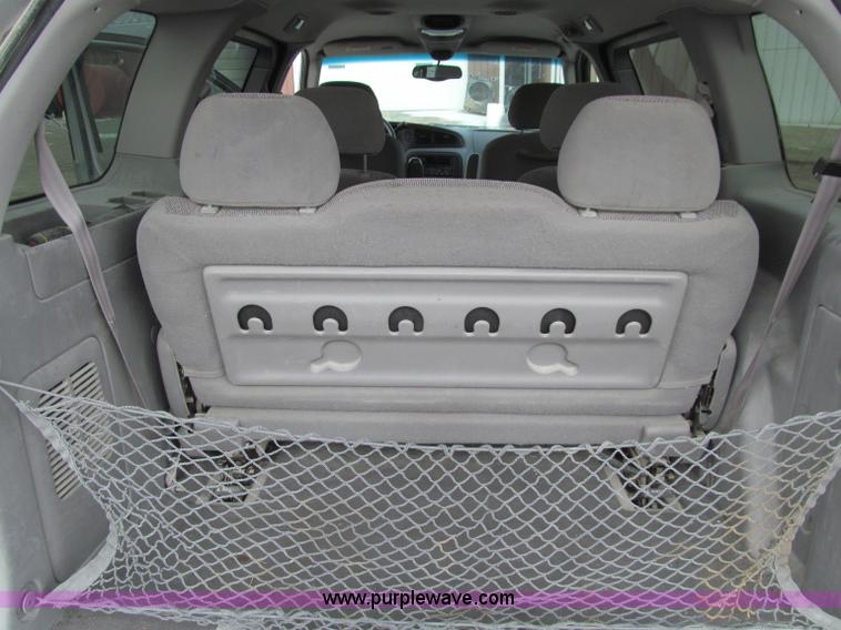 image for item D7148 2000 Ford Windstar SE van