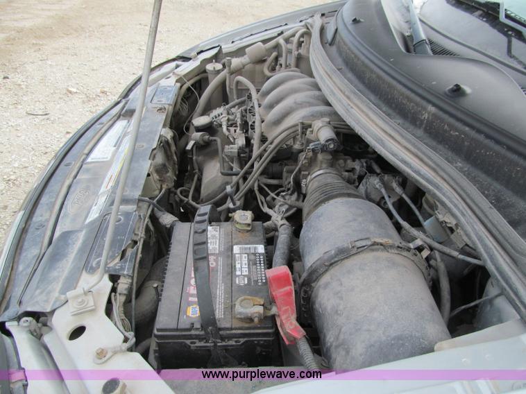 image for item D7148 2000 Ford Windstar SE van