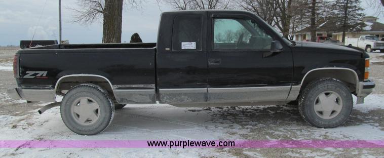 image for item D7152 1998 Chevrolet 1500 Extended Cab pickup truck