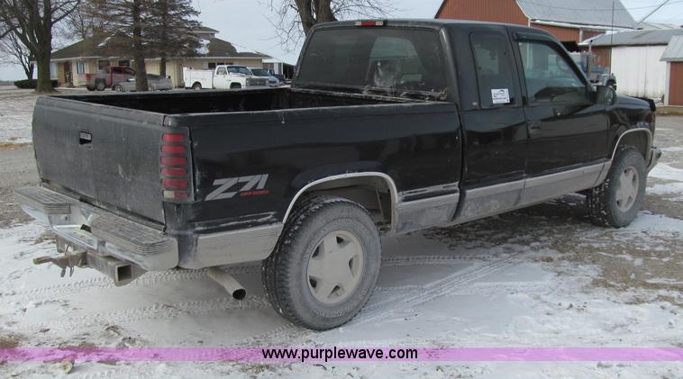 image for item D7152 1998 Chevrolet 1500 Extended Cab pickup truck