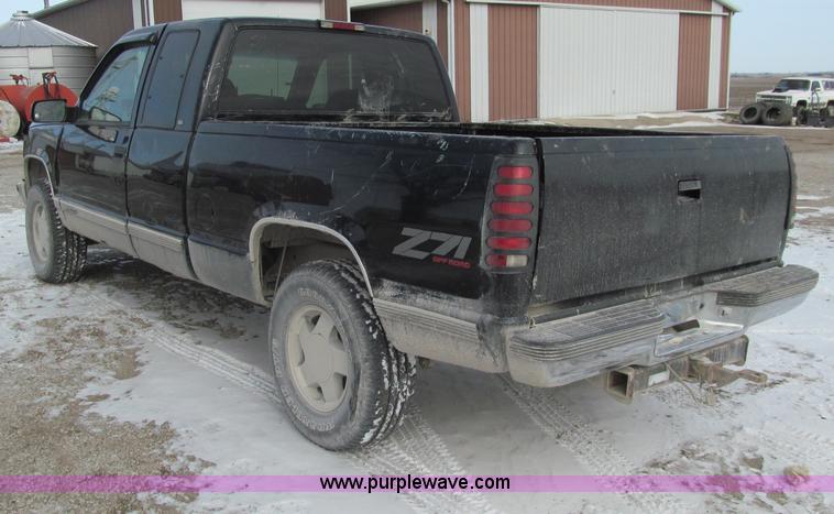 image for item D7152 1998 Chevrolet 1500 Extended Cab pickup truck