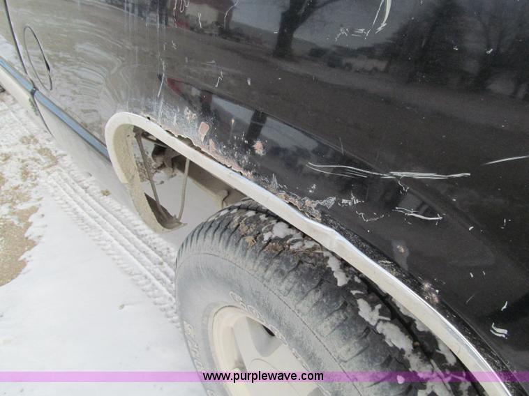 image for item D7152 1998 Chevrolet 1500 Extended Cab pickup truck