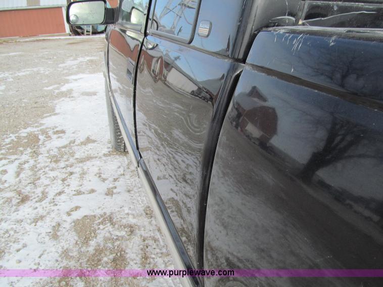 image for item D7152 1998 Chevrolet 1500 Extended Cab pickup truck