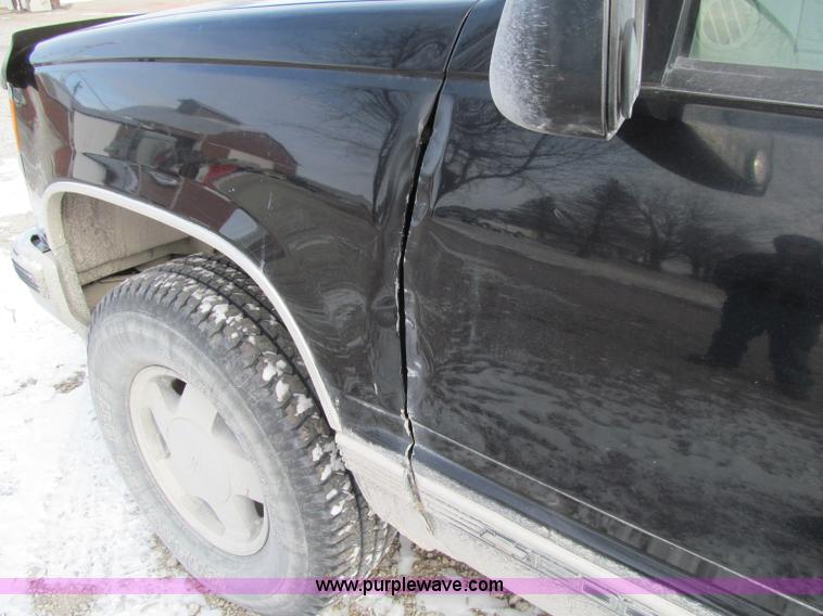 image for item D7152 1998 Chevrolet 1500 Extended Cab pickup truck