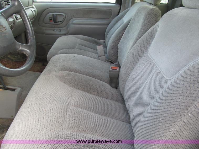 image for item D7152 1998 Chevrolet 1500 Extended Cab pickup truck