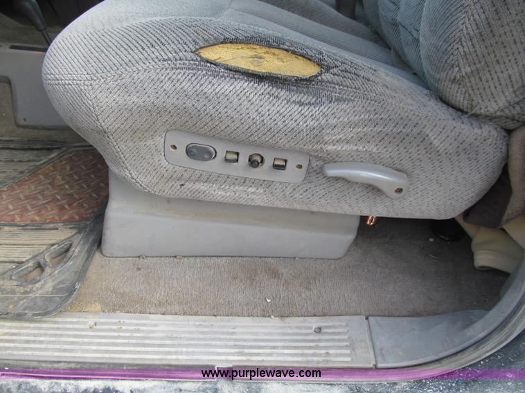 image for item D7152 1998 Chevrolet 1500 Extended Cab pickup truck