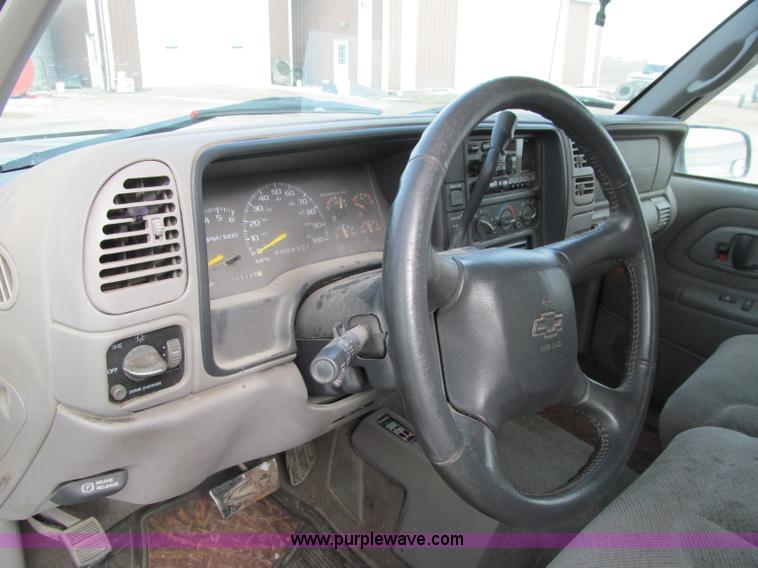 image for item D7152 1998 Chevrolet 1500 Extended Cab pickup truck