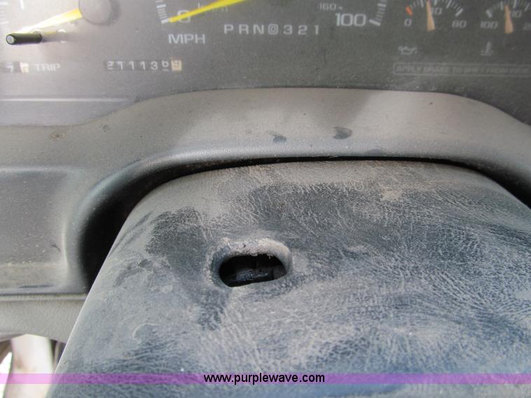 image for item D7152 1998 Chevrolet 1500 Extended Cab pickup truck