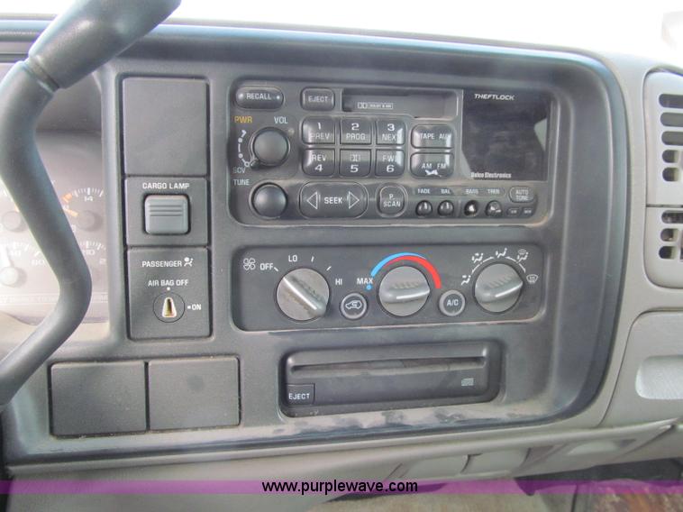 image for item D7152 1998 Chevrolet 1500 Extended Cab pickup truck