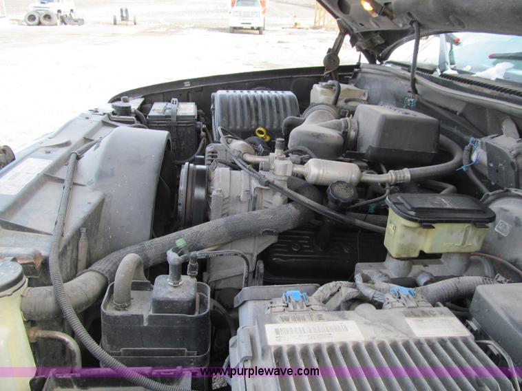 image for item D7152 1998 Chevrolet 1500 Extended Cab pickup truck