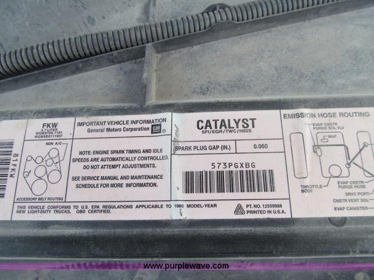 image for item D7152 1998 Chevrolet 1500 Extended Cab pickup truck