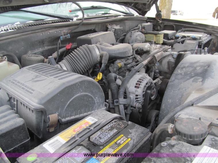 image for item D7152 1998 Chevrolet 1500 Extended Cab pickup truck