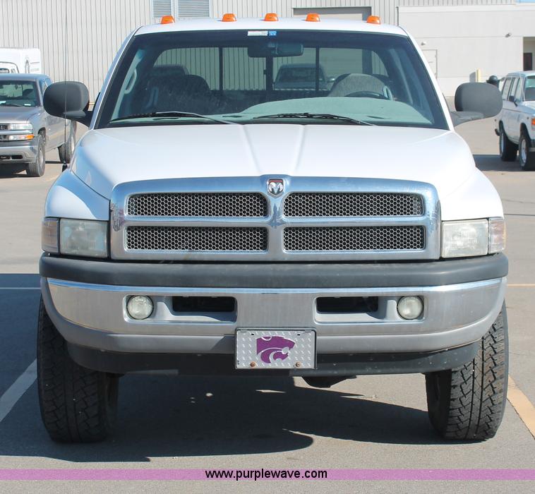 image for item E2533 2000 Dodge Ram 2500 pickup truck