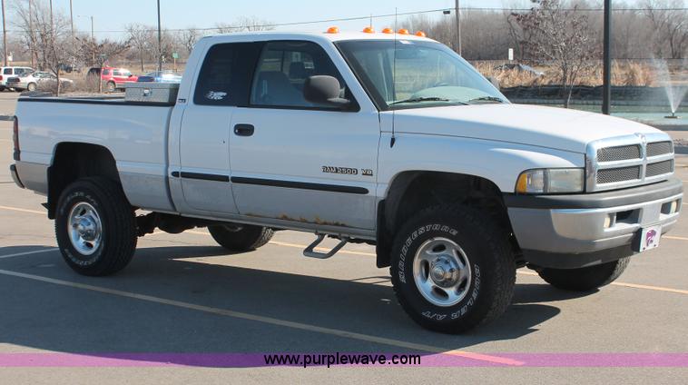 image for item E2533 2000 Dodge Ram 2500 pickup truck