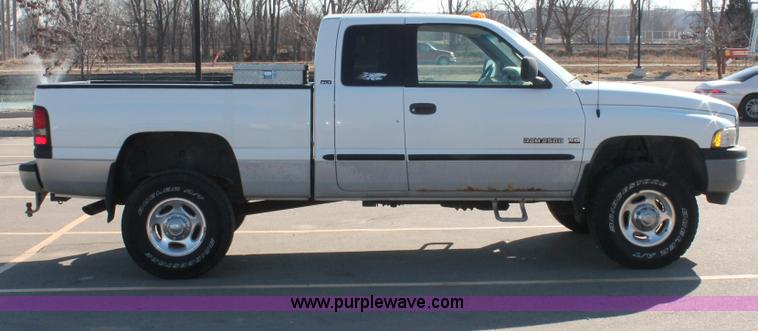 image for item E2533 2000 Dodge Ram 2500 pickup truck