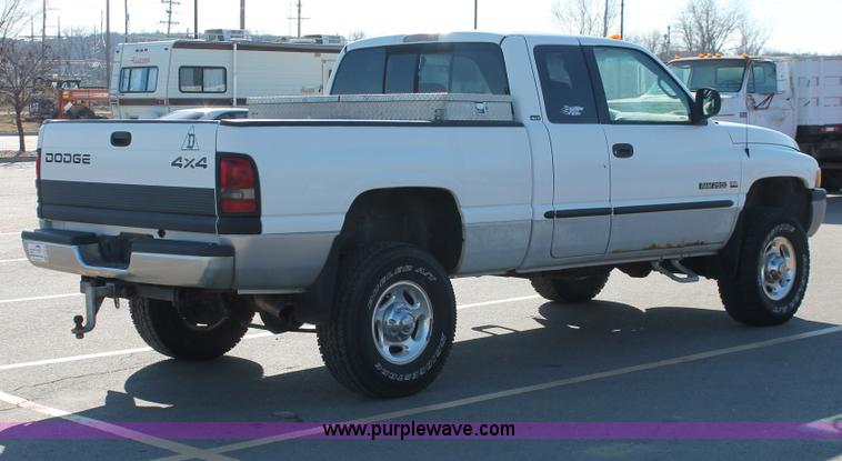 image for item E2533 2000 Dodge Ram 2500 pickup truck