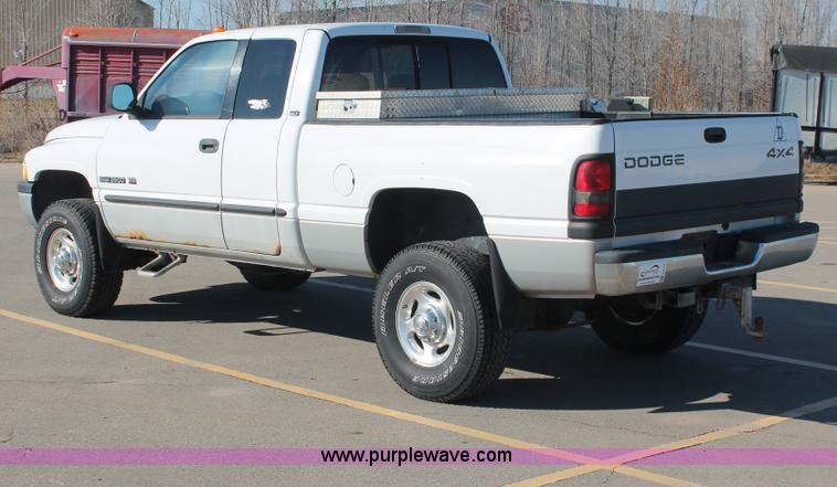 image for item E2533 2000 Dodge Ram 2500 pickup truck