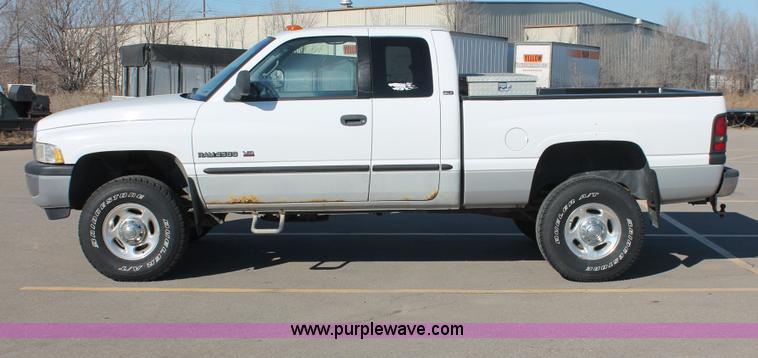 image for item E2533 2000 Dodge Ram 2500 pickup truck