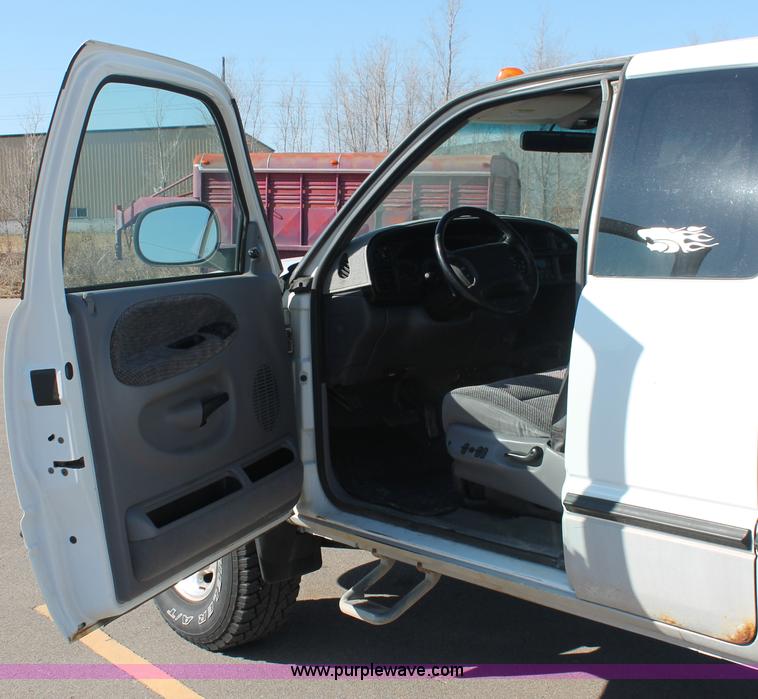 image for item E2533 2000 Dodge Ram 2500 pickup truck