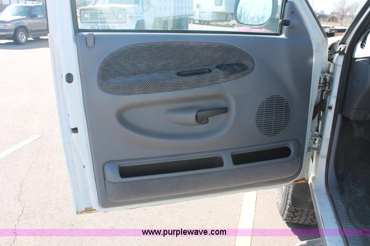 image for item E2533 2000 Dodge Ram 2500 pickup truck